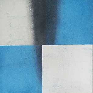 Blanco sobre blanco y azul